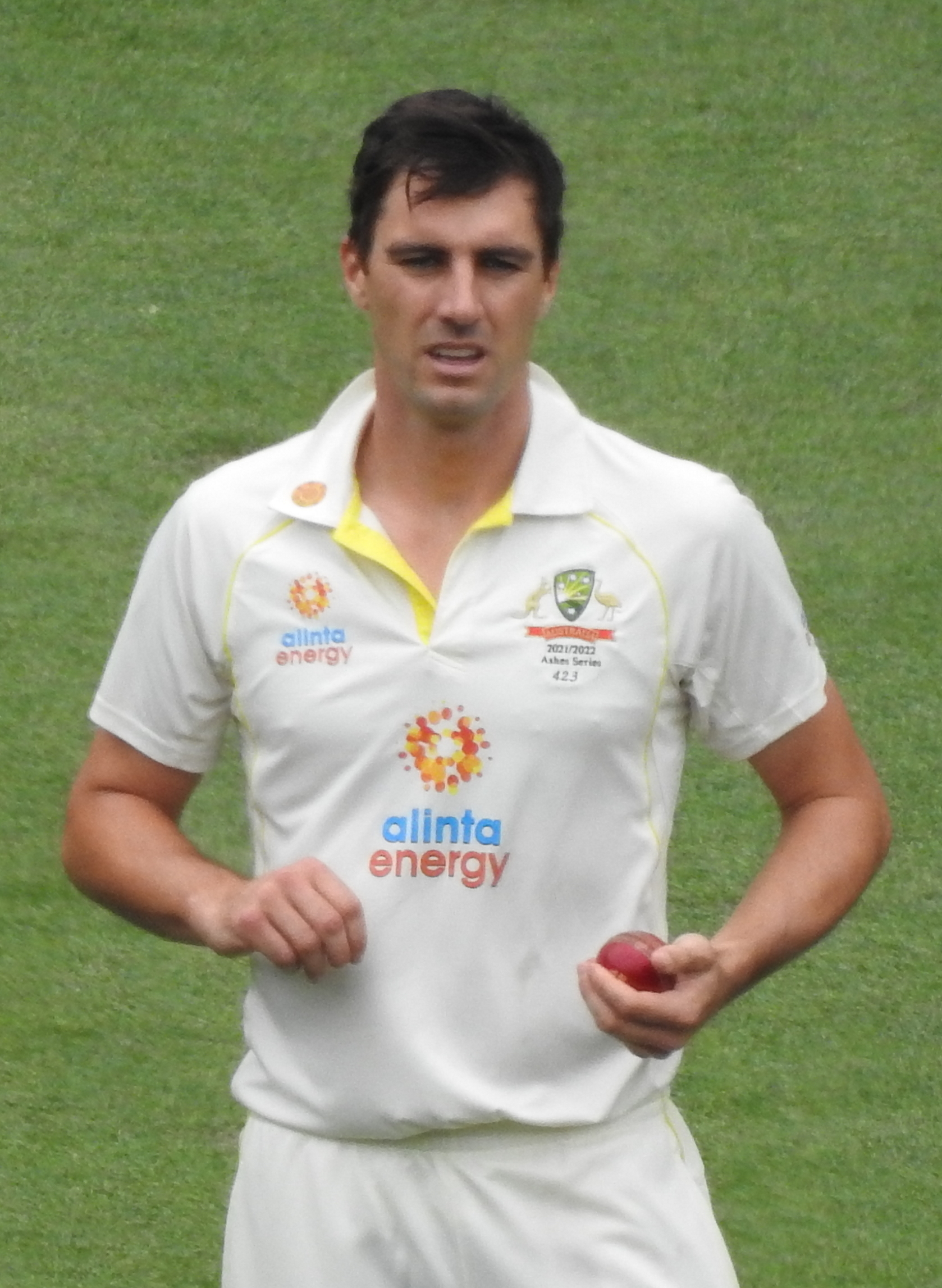 Pat_Cummins_fielding_Ashes_2021_(cropped) https://cbtfaironline.com/wp-content/uploads/2026/01/Pat_Cummins_fielding_Ashes_2021_cropped.jpg